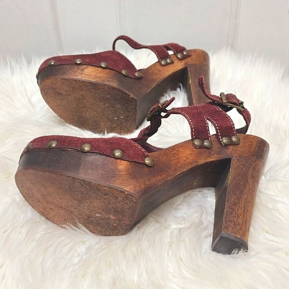 Micheal Kors Burgundy Wooden Block Heels Strappy Velvety Sandals. Size 7M🌴✌️ - Picture 5 of 9